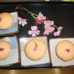 桜蒸しパンなど、おやつでも季節を感じていただけるようにしています。